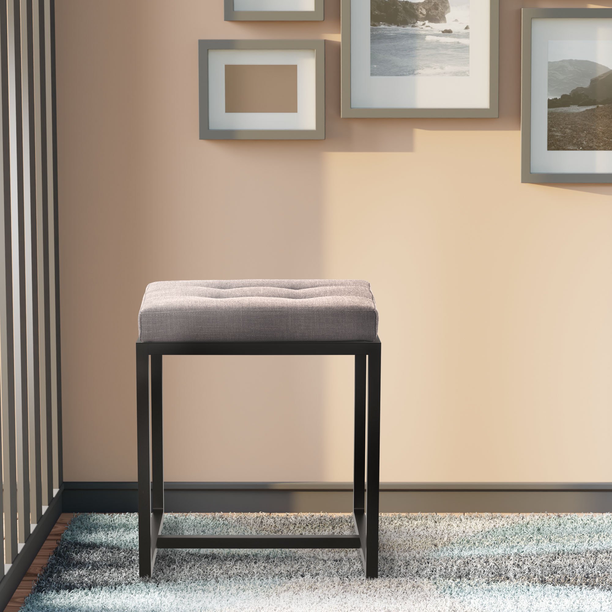 Sitzhocker Barci mit schwarzem Gestell