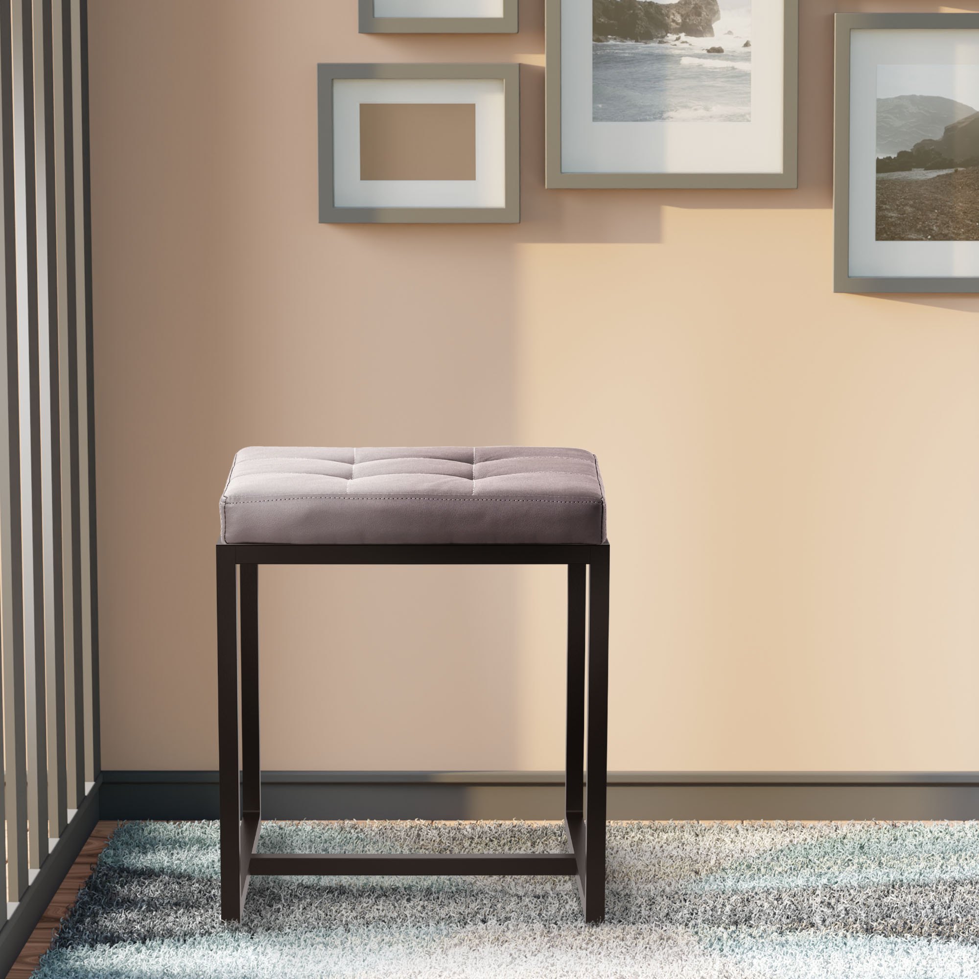 Sitzhocker Barci mit schwarzem Gestell