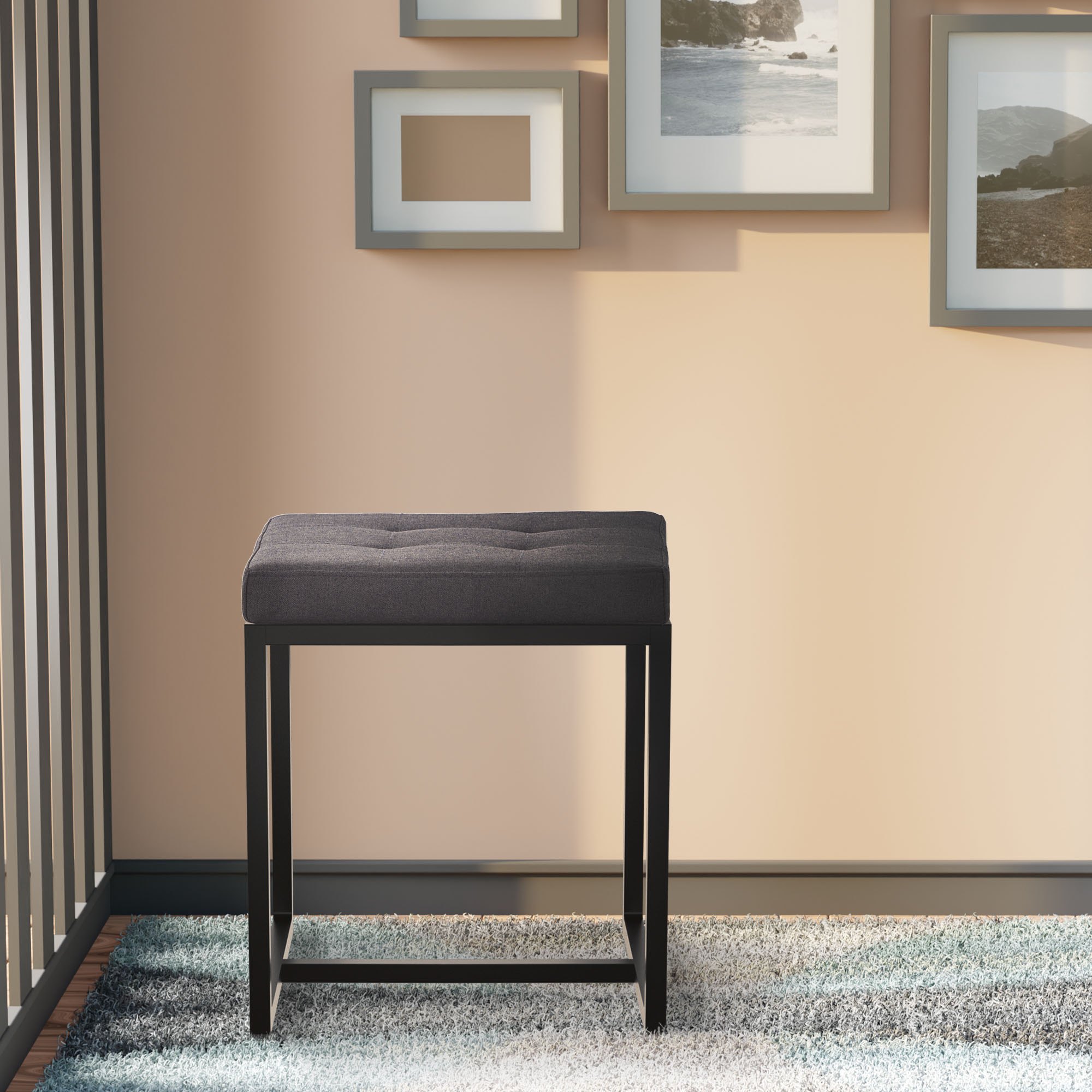 Sitzhocker Barci mit schwarzem Gestell