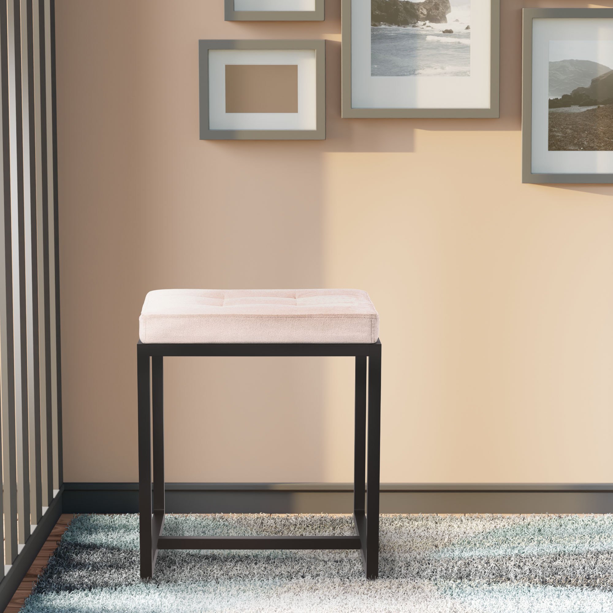 Sitzhocker Barci mit schwarzem Gestell